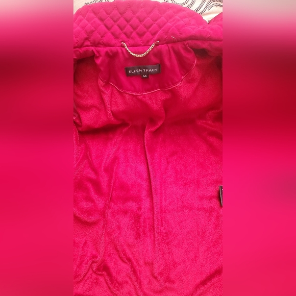Red jacket - Picture 3 of 3